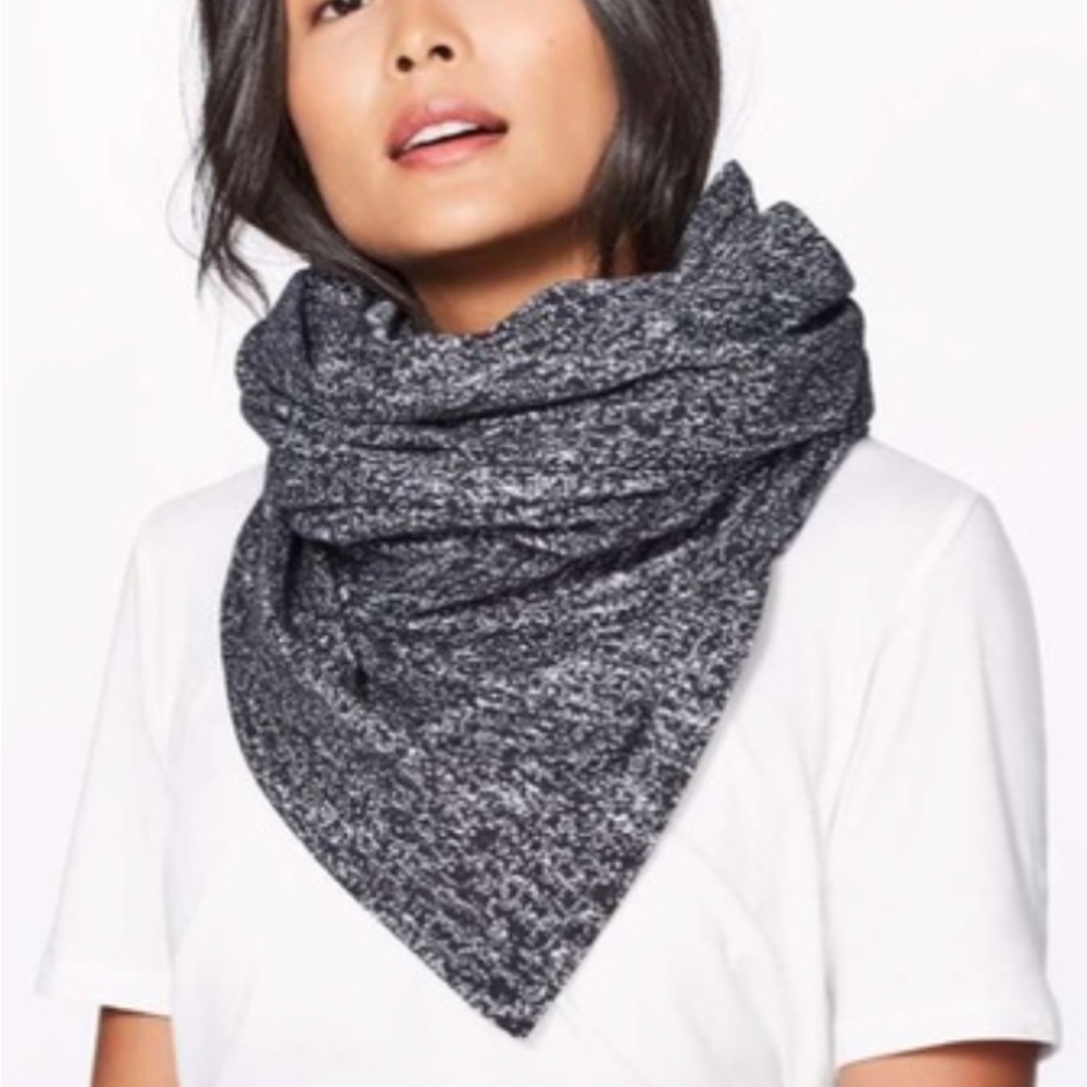 Lululemon Vinyasa convertible infinity scarf